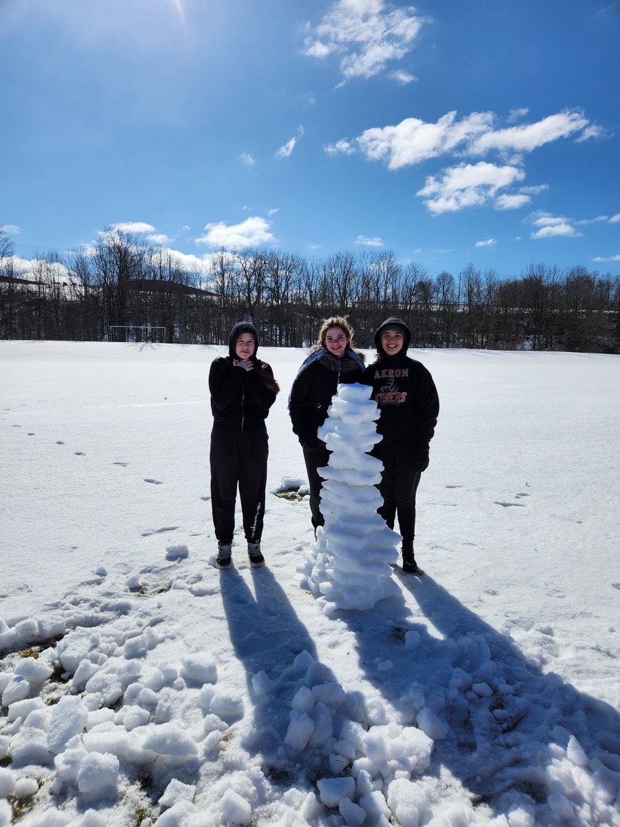 CDEOMalley's tweet image. It is a great day for a physics lesson on the sledding hill!  CDE students compare the effect of drag on their speed.
#ForcesOfMotion
#PlaygroundPhysics
@nysci 
@NYSMTP 
#STEMeducation 
@akron_ms