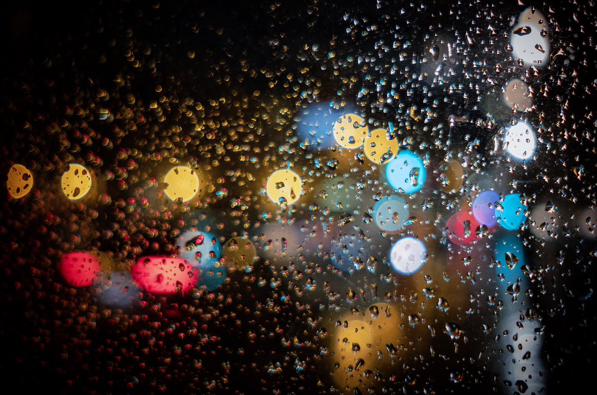 Rainy Brussels ☔️ #streetandmoody #streetphotography #fujifilm #23mmf2