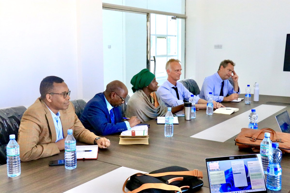 LGIsomaliland's tweet photo. The Executive Director of the @LGIsomaliland has welcomed the new UNJPLG Project Manager Mr. Petrus Vandepol . After introduction, we had a special discussion on how to strengthen and improve the knowledge and skills of Local governments staff across the country. https://t.co/Bh2EwrL7Nc