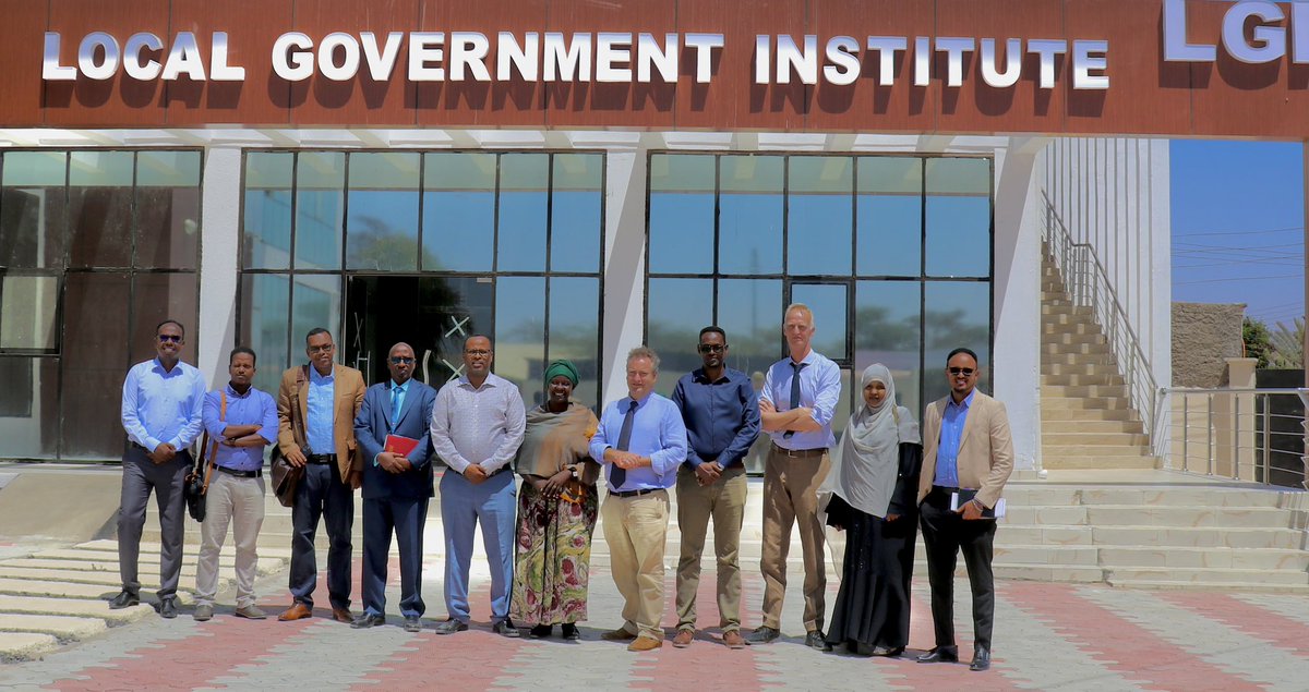 LGIsomaliland's tweet photo. The Executive Director of the @LGIsomaliland has welcomed the new UNJPLG Project Manager Mr. Petrus Vandepol . After introduction, we had a special discussion on how to strengthen and improve the knowledge and skills of Local governments staff across the country. https://t.co/Bh2EwrL7Nc