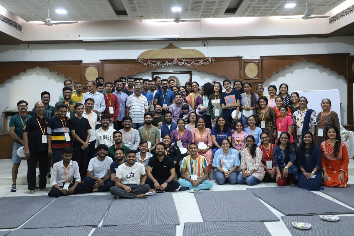 jitubhaiyajgd's tweet image. 65+ lives transformed in the recent Weekend Special #ArtofLiving #HappinessProgram at the beautiful and serene #Gujarat Ashram at Vasad!
#srisriravishankar #srisri #sudarshankriya #pranayam #Meditation #health #Happiness #mentalfitness #mentalhealth #clarity #confidence