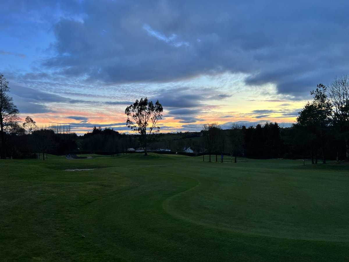 Summer evenings on the golf course are making their way back to us @LeeValleyGolf 👏 #corkgolf