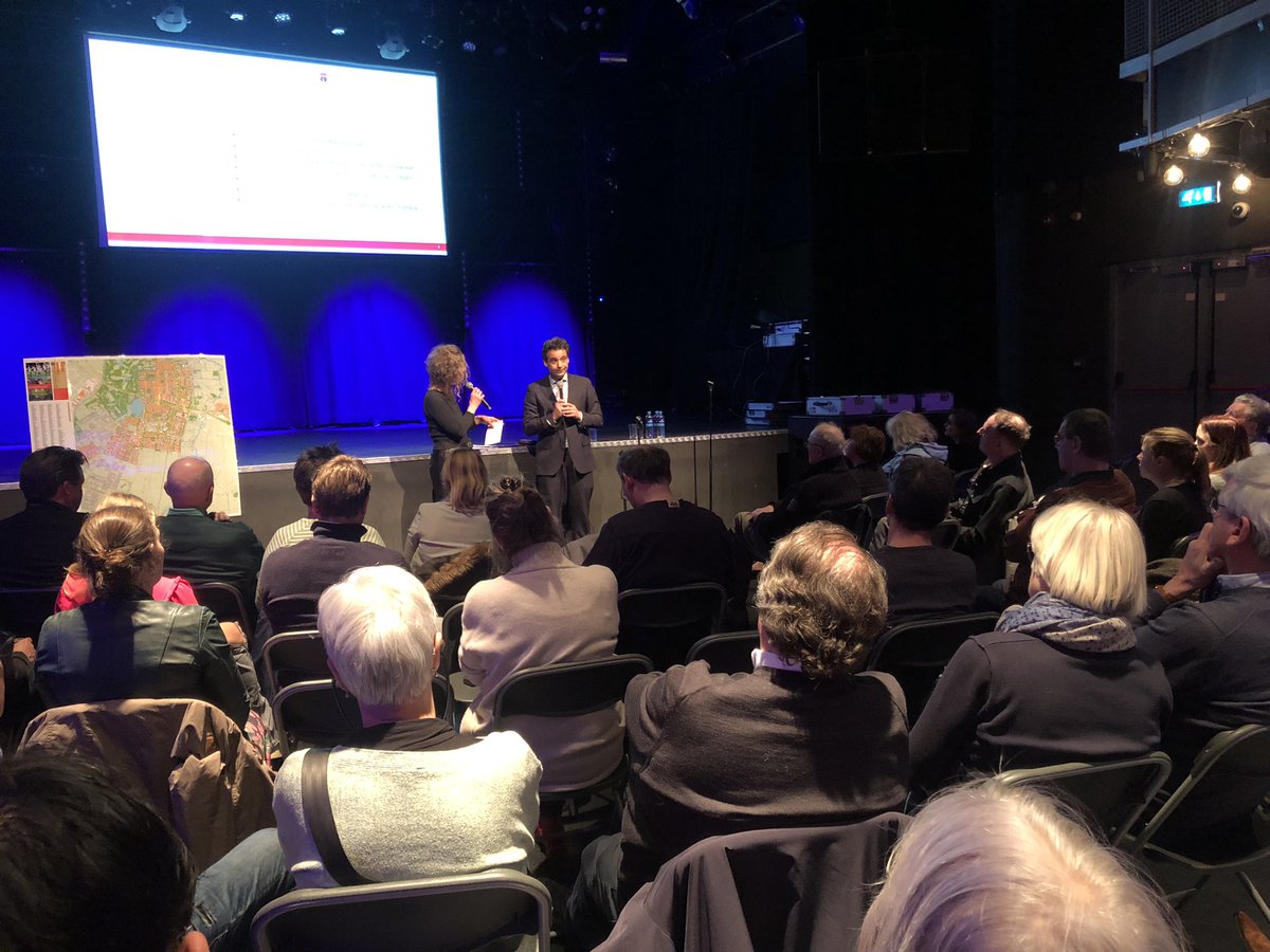 VNO-NCW metropoolregio Amsterdam (@vnoncwmra) on Twitter photo Stadsgesprek <a href="/Gem_Amstelveen/">Gemeente Amstelveen</a> over <a href="/Schiphol/">Schiphol</a> in een volle zaal P60 met willekeurig geslecteerde burgers - coördinerend wethouder <a href="/AdamElzakalai/">Adam Elzakalai</a> en <a href="/FloortjeGordon/">Floor Gordon</a> 12 raadsleden en het bedrijfsleven. Rol Bestuurlijke Regie Schiphol (BRS) en MRS (Maatschappelijke Raad Schiphol) Stadsgesprek <a href="/Gem_Amstelveen/">Gemeente Amstelveen</a> over <a href="/Schiphol/">Schiphol</a> in een volle zaal P60 met willekeurig geslecteerde burgers - coördinerend wethouder <a href="/AdamElzakalai/">Adam Elzakalai</a> en <a href="/FloortjeGordon/">Floor Gordon</a> 12 raadsleden en het bedrijfsleven. Rol Bestuurlijke Regie Schiphol (BRS) en MRS (Maatschappelijke Raad Schiphol)