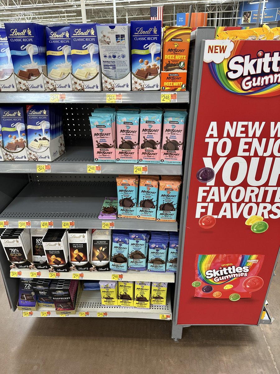 KayleyNeece02's tweet photo. @MrBeast Wasn’t too messed up but definitely looks better now 😁 #nortonwalmart #virginia https://t.co/t1E9S4lsUB