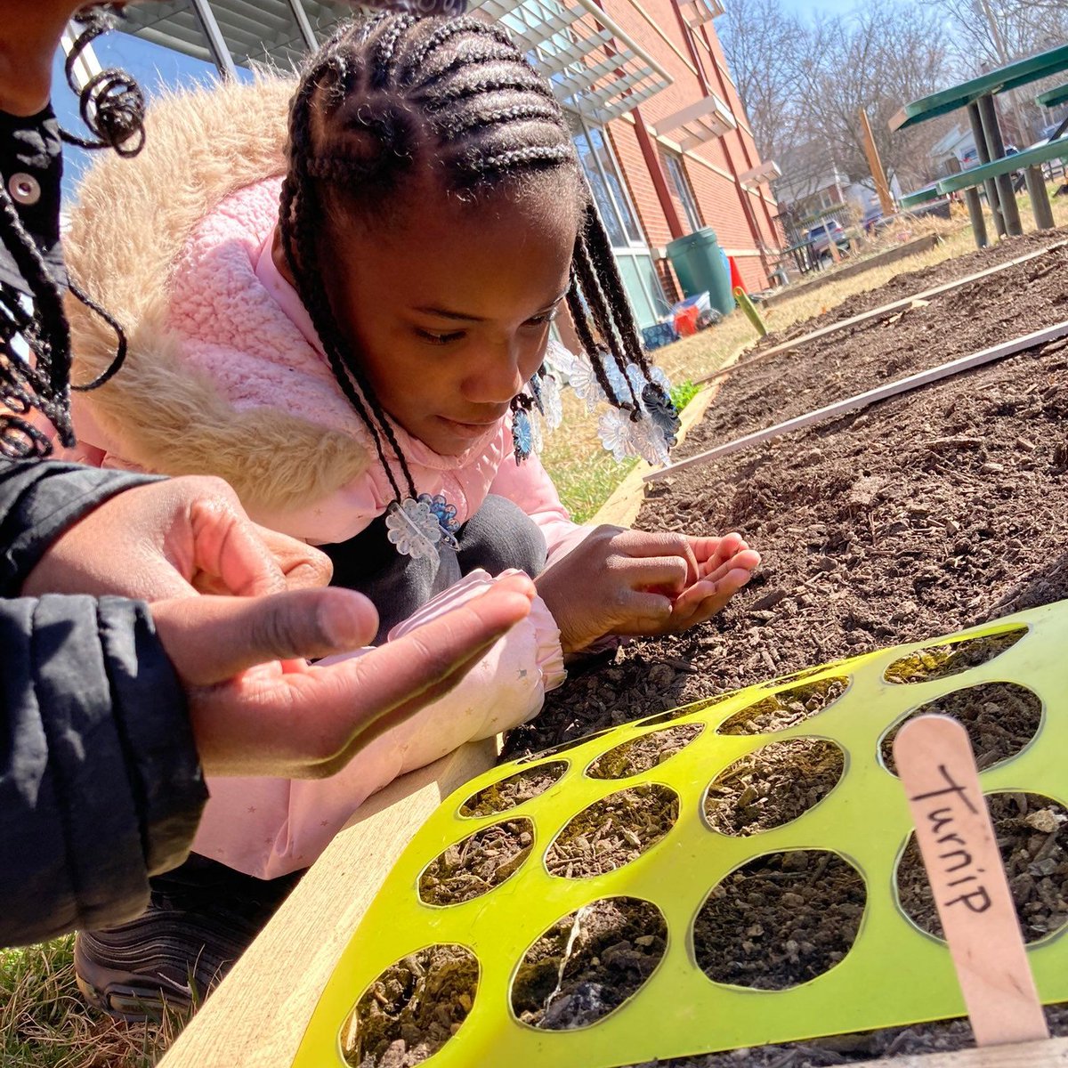 Such a lovely planting day last week at West Boulevard Elementary! These hands-on experiences are part of our Farm to School partnership with Columbia Public Schools! We love days like this🥰