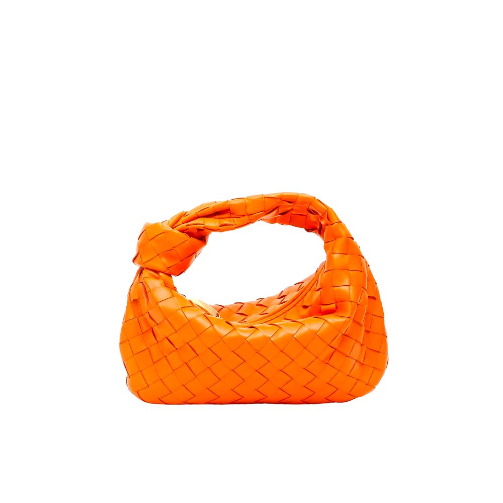 Are you tired of all the current designer bags inside your closet? 

It may be time to step outside your comfort zone and add color to your collection.

bagbirdy.com/6-best-orange-…