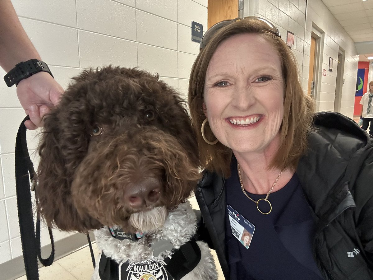 tvmelissa's tweet image. One of more than a million reasons I ❤️ my #SchoolPR job 🐶 Meet Margo! #WeAreD5