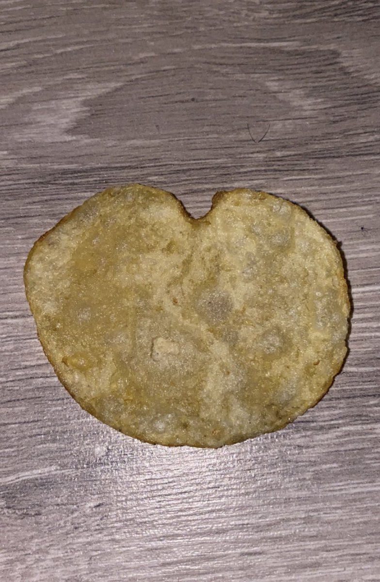 #lovefromwalkers #heartshapecrisp #walkerscrisp #crisps #heart
