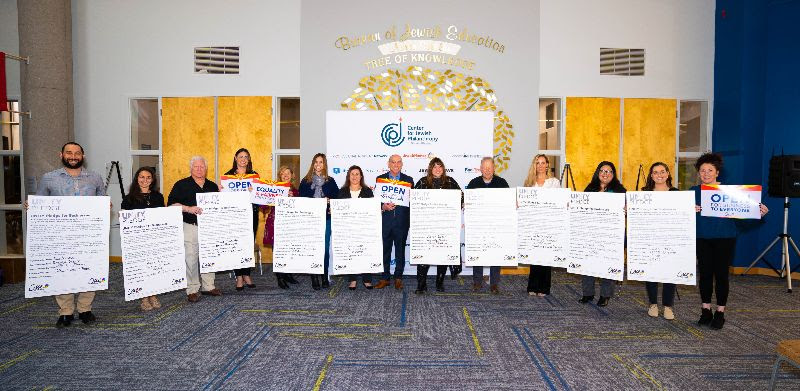 OneCommunityAZ's tweet photo. 🥳 2023 marks 10 YEARS of the UNITY Pledge! 🥳
To kick off the year, 10 leading Jewish community organizations came together to sign the nation's largest equality pledge
Are you ready to support full inclusion in Arizona? ➡️ Sign today: https://t.co/CqX8FBOMzJ
#OpenAZ https://t.co/XVgKOHmsFY