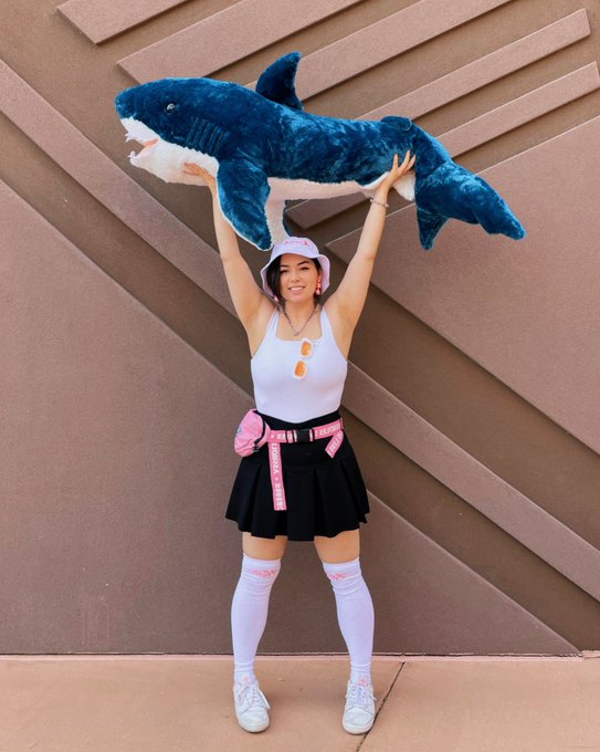 I caught a great white shark!  Watch out for its jaws! https://t.co/v8oNwFfT5C