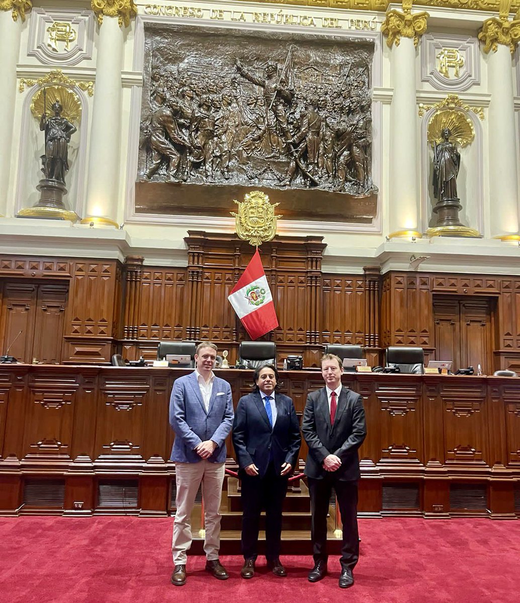 UK in Peru 🇬🇧🇵🇪 (@ukinperu) on Twitter photo Fortalecer el uso de la ciencia y de la política basada en evidencia es el objetivo del apoyo que el 🇬🇧 está brindando al <a href="/congresoperu/">Congreso del Perú 🇵🇪</a>.
Visita oficial de Chris Tyler (<a href="/cptyler/">Chris Tyler</a>) y el embajador <a href="/GavinDCook/">Gavin Cook</a> para la creación de la oficina de asesoramiento científico.
🇬🇧🤝🇵🇪 Fortalecer el uso de la ciencia y de la política basada en evidencia es el objetivo del apoyo que el 🇬🇧 está brindando al <a href="/congresoperu/">Congreso del Perú 🇵🇪</a>.
Visita oficial de Chris Tyler (<a href="/cptyler/">Chris Tyler</a>) y el embajador <a href="/GavinDCook/">Gavin Cook</a> para la creación de la oficina de asesoramiento científico.
🇬🇧🤝🇵🇪