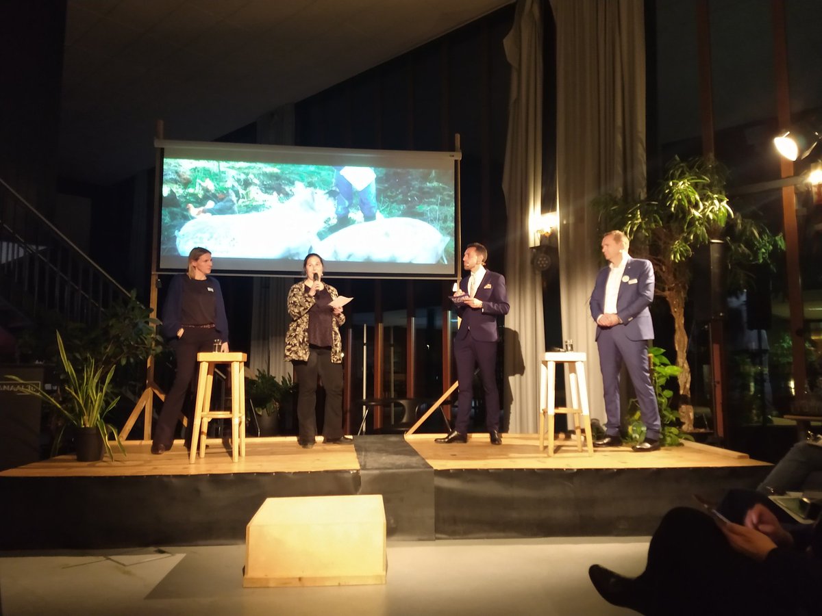 We zijn gestart! Volle zaal bij het Grote #Groene #Verkiezingsdebat! Pittige stellingen, 12 Utrechtse partijen.