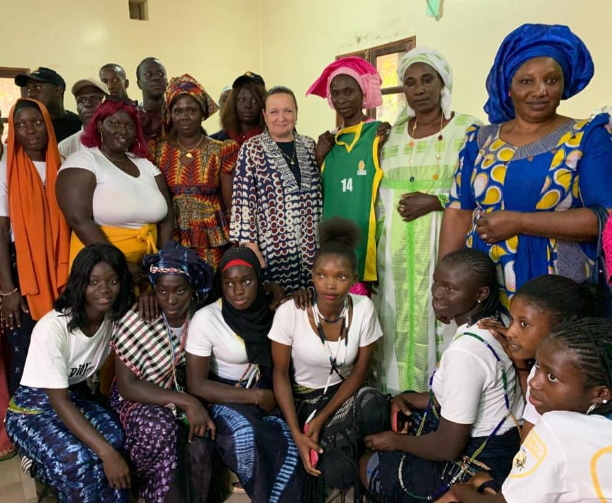 CanEmbSenegal's tweet photo. 1st visit of the ambassador @mounier_mg to Oussouye. Warm welcome from the King of Oussouye and the prefect. Delighted to meet the young women, coaches and Badiénou Gokh supported by the RÉCAF-Jeu project implemented by @RightToPlayIntl. All committed to #equality. https://t.co/dsn6PmqOf2