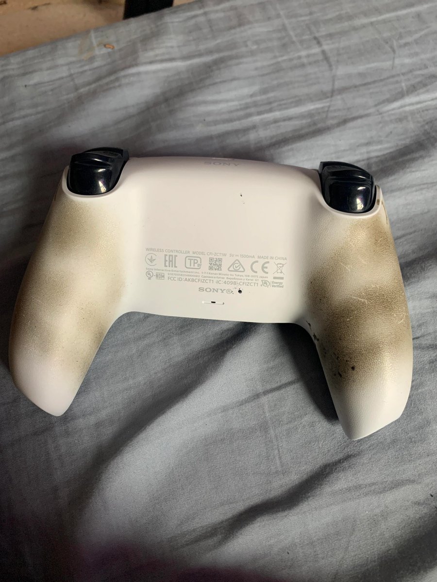 mrpyo1's tweet photo. You're at someone's house and they pass you this ps5 Dualsense controller to play...

How do you react? https://t.co/lAJOGheBn2