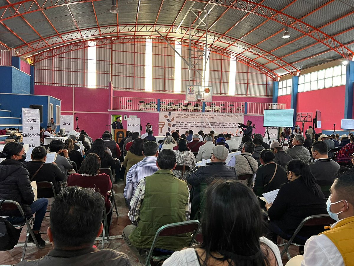 edgargarmendia2's tweet photo. 🗣️#ConsultaIndígena Estamos en #Comaltepec #Zacapoaxtla, para modificar la #Ley, lo primero es escuchar a nuestros pueblos originarios, ellos tienen el derecho de hacer valer su voz, compartir su experiencia y hablar de sus necesidades.
#HacemosCamino https://t.co/VkKdzwqjYw
