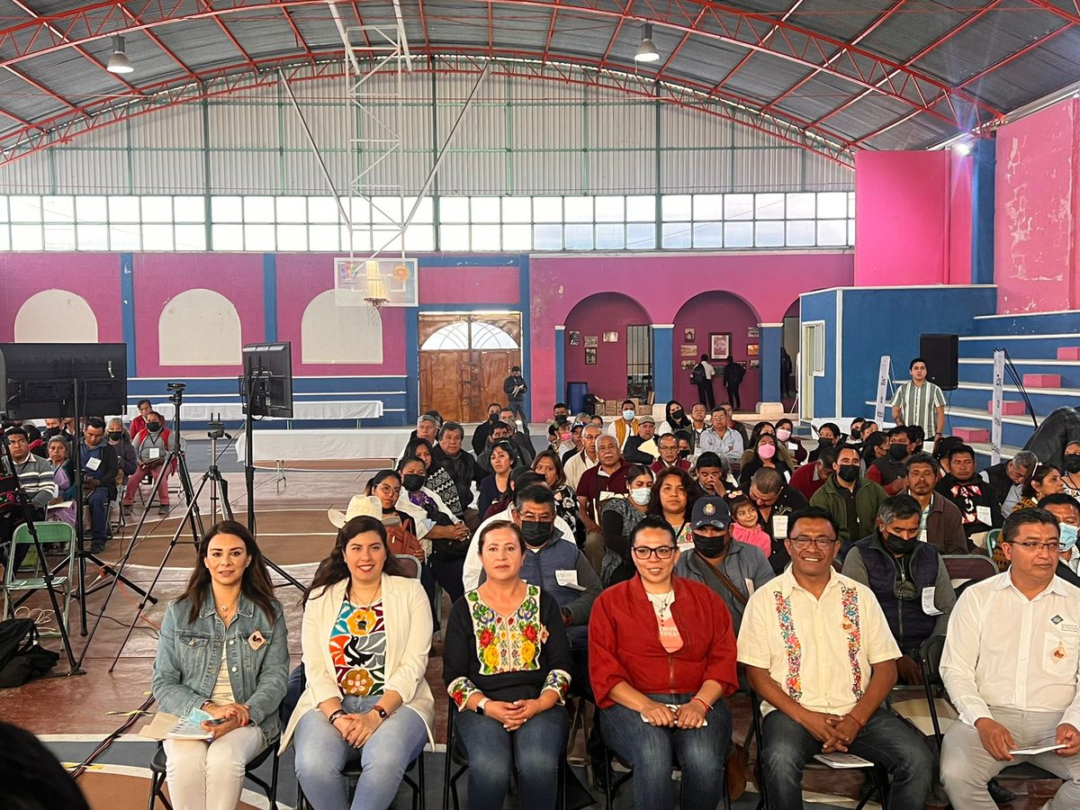edgargarmendia2's tweet photo. 🗣️#ConsultaIndígena Estamos en #Comaltepec #Zacapoaxtla, para modificar la #Ley, lo primero es escuchar a nuestros pueblos originarios, ellos tienen el derecho de hacer valer su voz, compartir su experiencia y hablar de sus necesidades.
#HacemosCamino https://t.co/VkKdzwqjYw