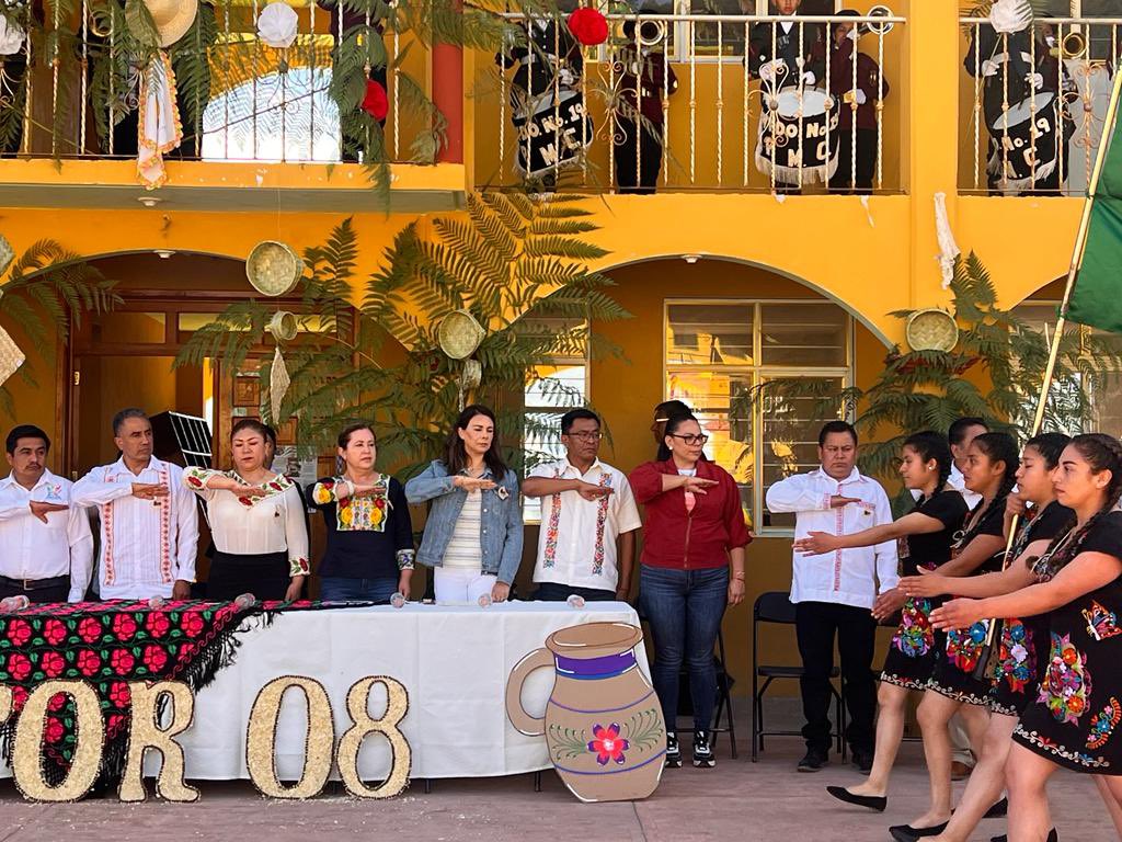 edgargarmendia2's tweet photo. 🗣️#ConsultaIndígena Estamos en #Comaltepec #Zacapoaxtla, para modificar la #Ley, lo primero es escuchar a nuestros pueblos originarios, ellos tienen el derecho de hacer valer su voz, compartir su experiencia y hablar de sus necesidades.
#HacemosCamino https://t.co/VkKdzwqjYw