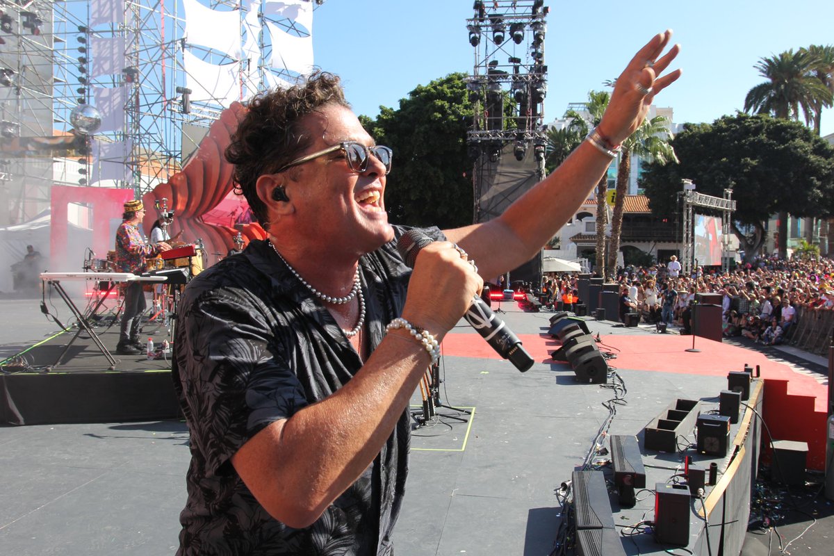 carlosvives's tweet photo. Gracias Canarias por el calor único de su carnaval, la felicidad es compartir nuestra música con ustedes❤️ ¡Ya queremos repetir! https://t.co/JFP9X2kqxZ