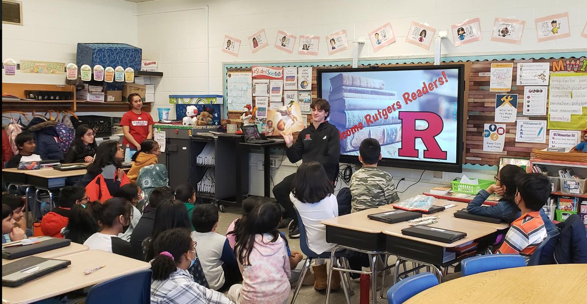 kriegerm16's tweet photo. An exciting day celebrating Read Across America @MenloParkSchool #mightymutts! https://t.co/EIhD8QmNjE