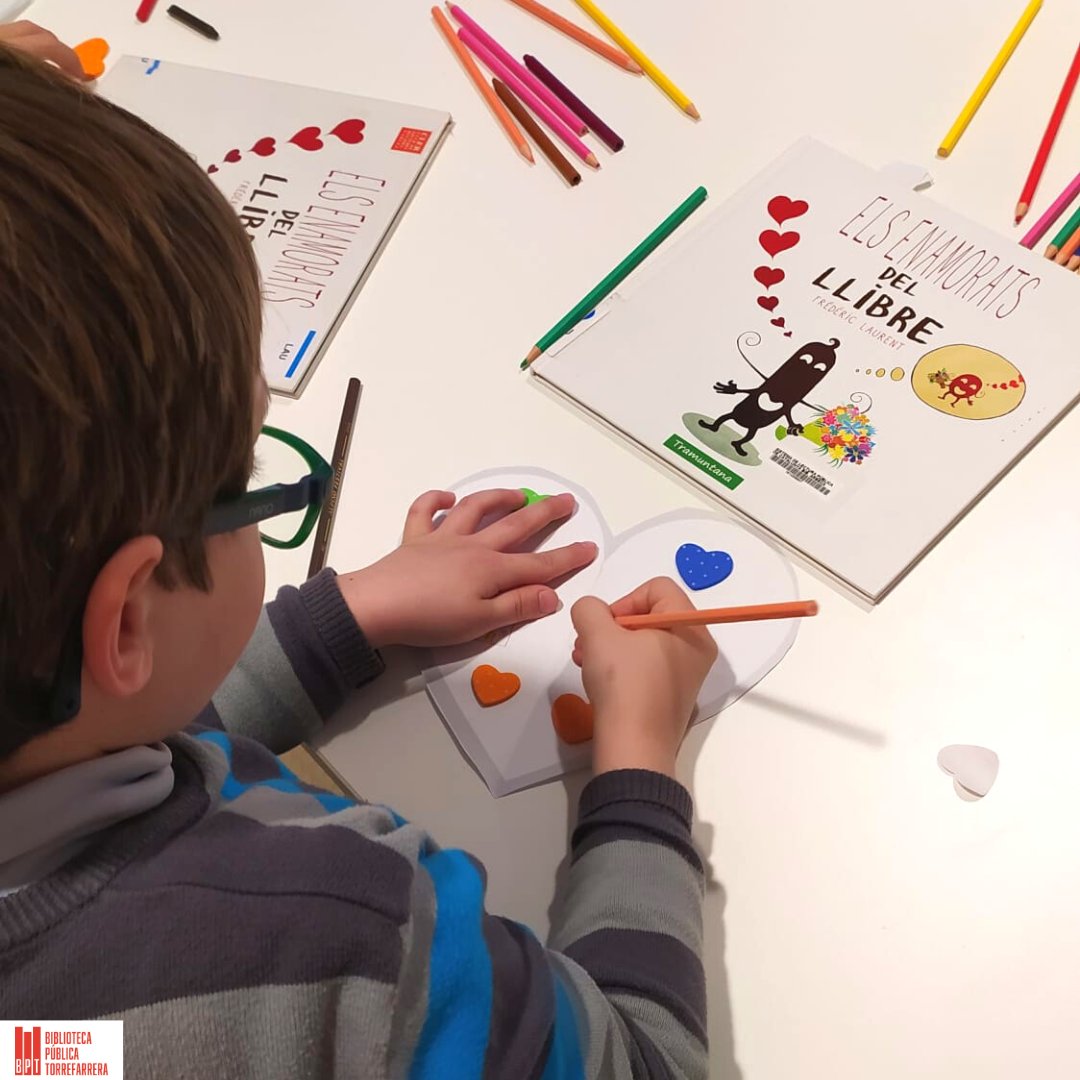 Avui "Els enamorats del llibre" 💞 han estat els dos grups de lectura de Cicle Inicial! 

Una tarda molt animada!
Fins a la propera trobada!👋