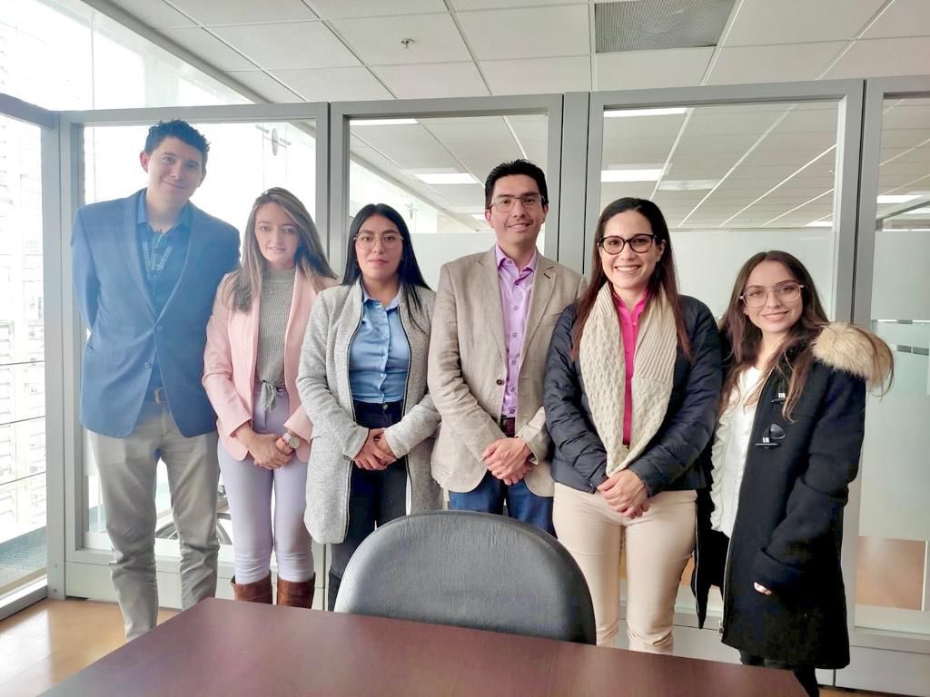 CIL_Ec's tweet photo. Hoy nos reunimos con @Produccion_Ecu donde trabajamos sobre la Estrategia Ecuador Compite del #MPCEIP bajo los ejes: #Agronegocios , desarrollo territorial y mejora del entorno. Impulsamos el #ClústerLácteodelEcuador
@vchavezman https://t.co/mOWKrQuBvF