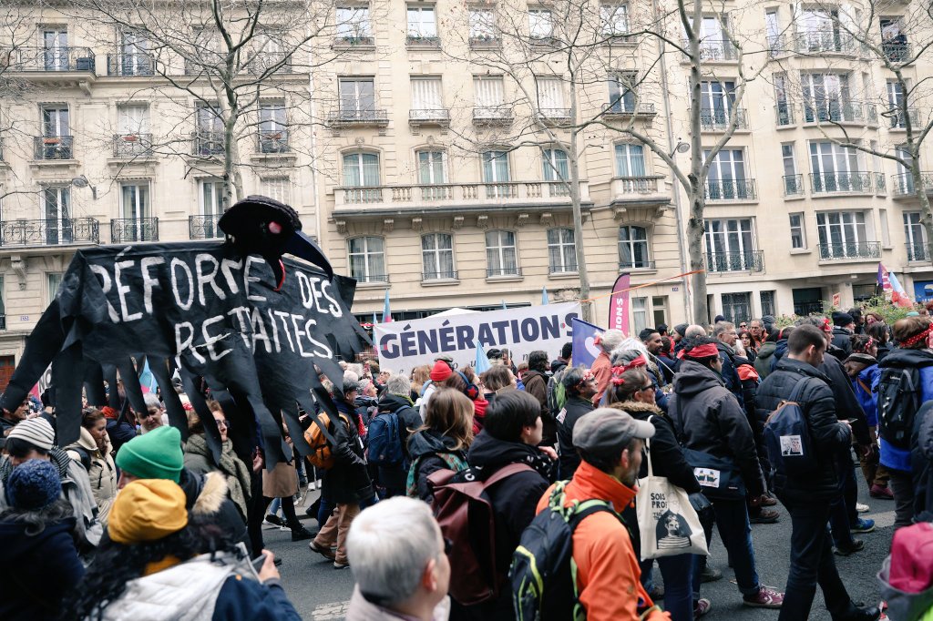 leafiloche's tweet photo. Une journée historique pour une bataille historique : la retraite à 64 ans c'est toujours non ! Le premier jour du reste de la grève... ? Vivement demain pour la suite ✊️ https://t.co/B18cWKjvHc