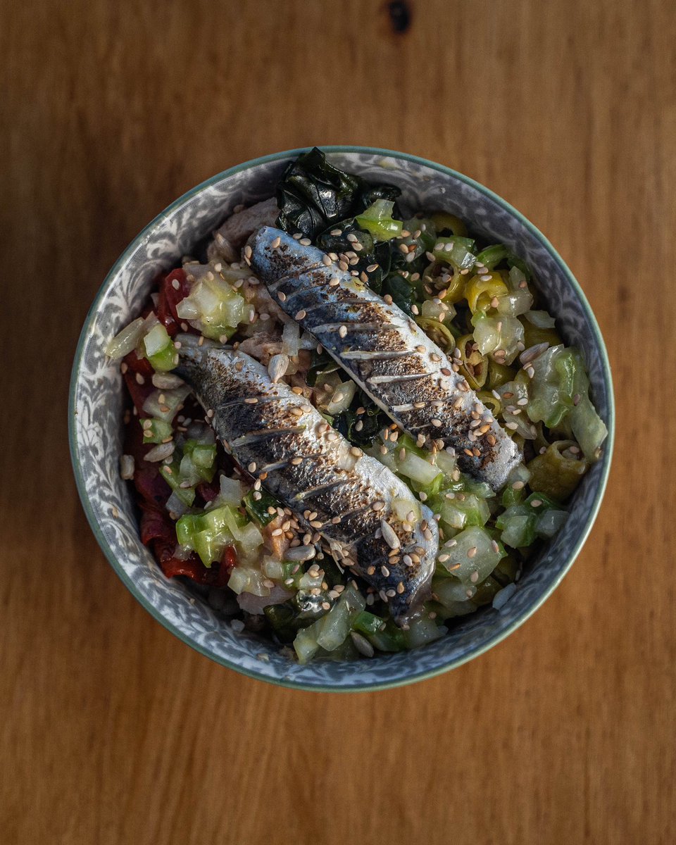 piperbeltz_'s tweet photo. Eusko Poke Bowl de anchoas, bonito y piquillos🍙🐟🌶️

📺 Receta completa:
https://t.co/sS8JABKje0

#Piperbeltz #PiperCarro https://t.co/CVdSx15RrV