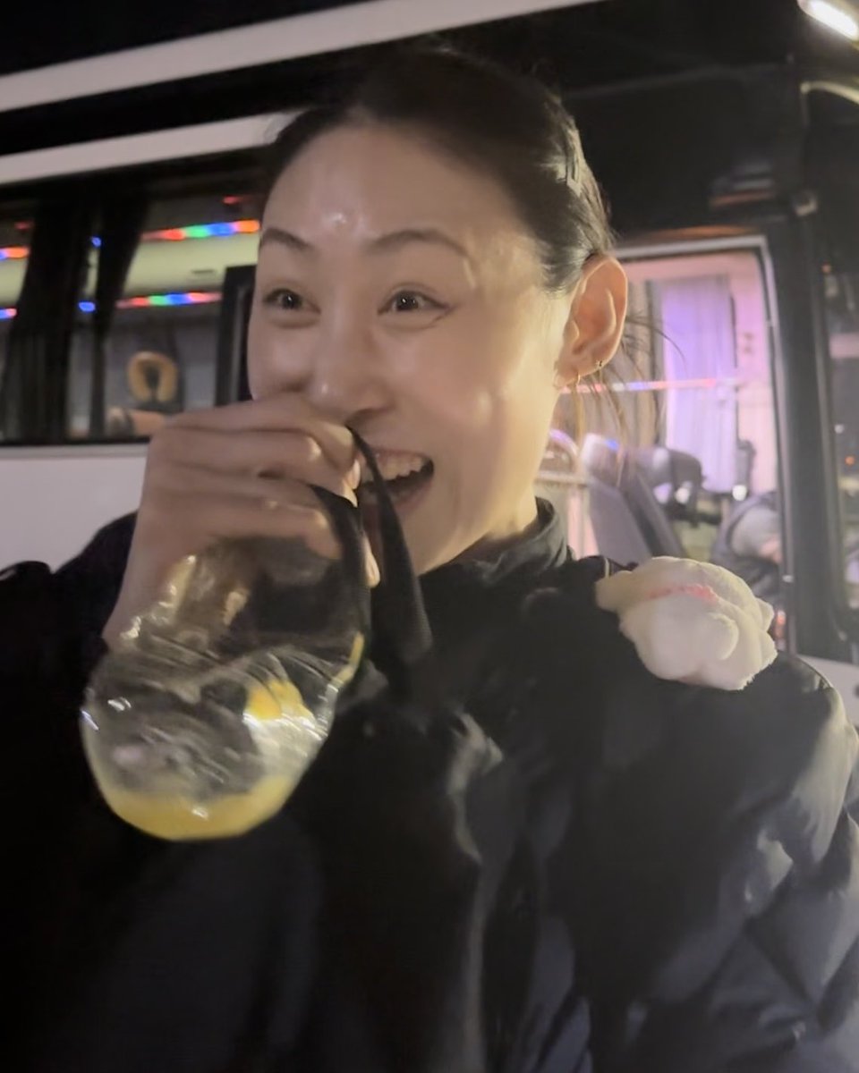 유난니 친구분 만나셔서 엄청 놀라시는 와중에 손에 찌그러뜨린 페트병 들고 계신 게 너무 웃겼다 분리수거 준비도 철저한 유난니