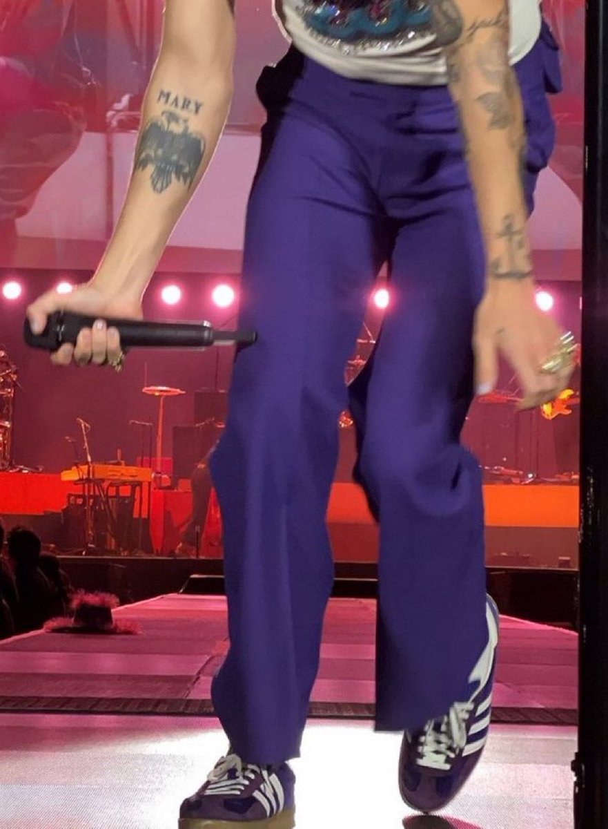occasionaldsco's tweet photo. the purple gazelles with the purple pants 😮‍💨 https://t.co/XRNqz2Q6g9
