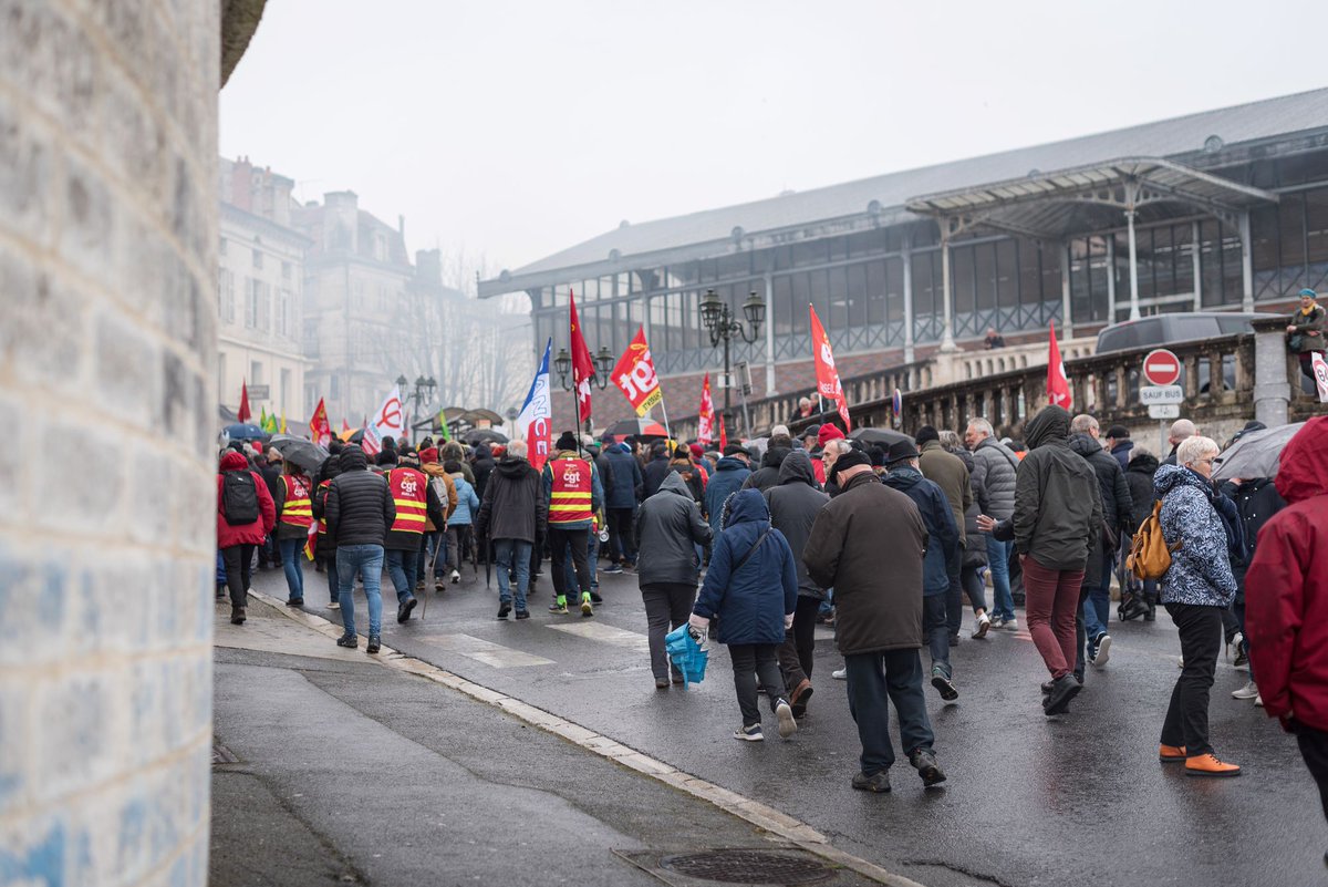 PdeChampsPhoto's tweet photo. Manif contre la réforme des retraites. 07/03/23. Angoulême, France. #manifestation #ReformeDesRetraites #France #angouleme #septmars https://t.co/WgGeAFJtjS
