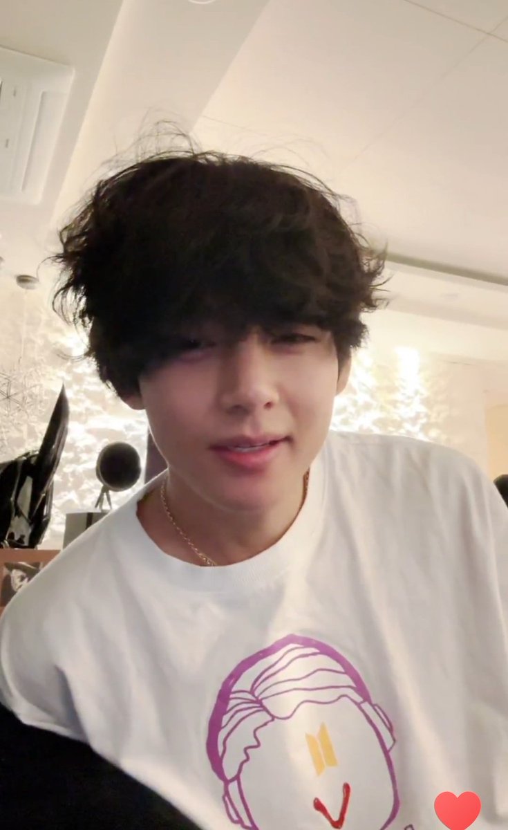 แล้วดูทรงผมน้องดิ ฟลัฟฟี่มาก เหมือนลูกหมีเลย น่ารักโคตรอะเต้ นู่มมมมมม😭😭😭😭😭