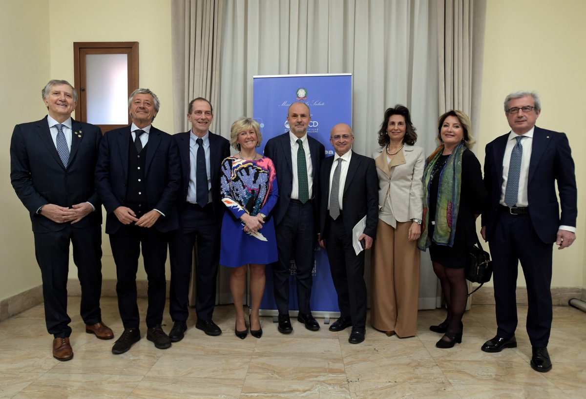 📌#7marzo Insieme per la #prevenzione.
Il Ministro Schillaci con i presidenti delle società scientifiche #FISM alla Conferenza stampa di presentazione dei numeri verdi di pubblica utilità #SIN, <a href="/Sigo_tweet/">Sigo</a>, <a href="/_anmco/">ANMCO</a>, #Soi