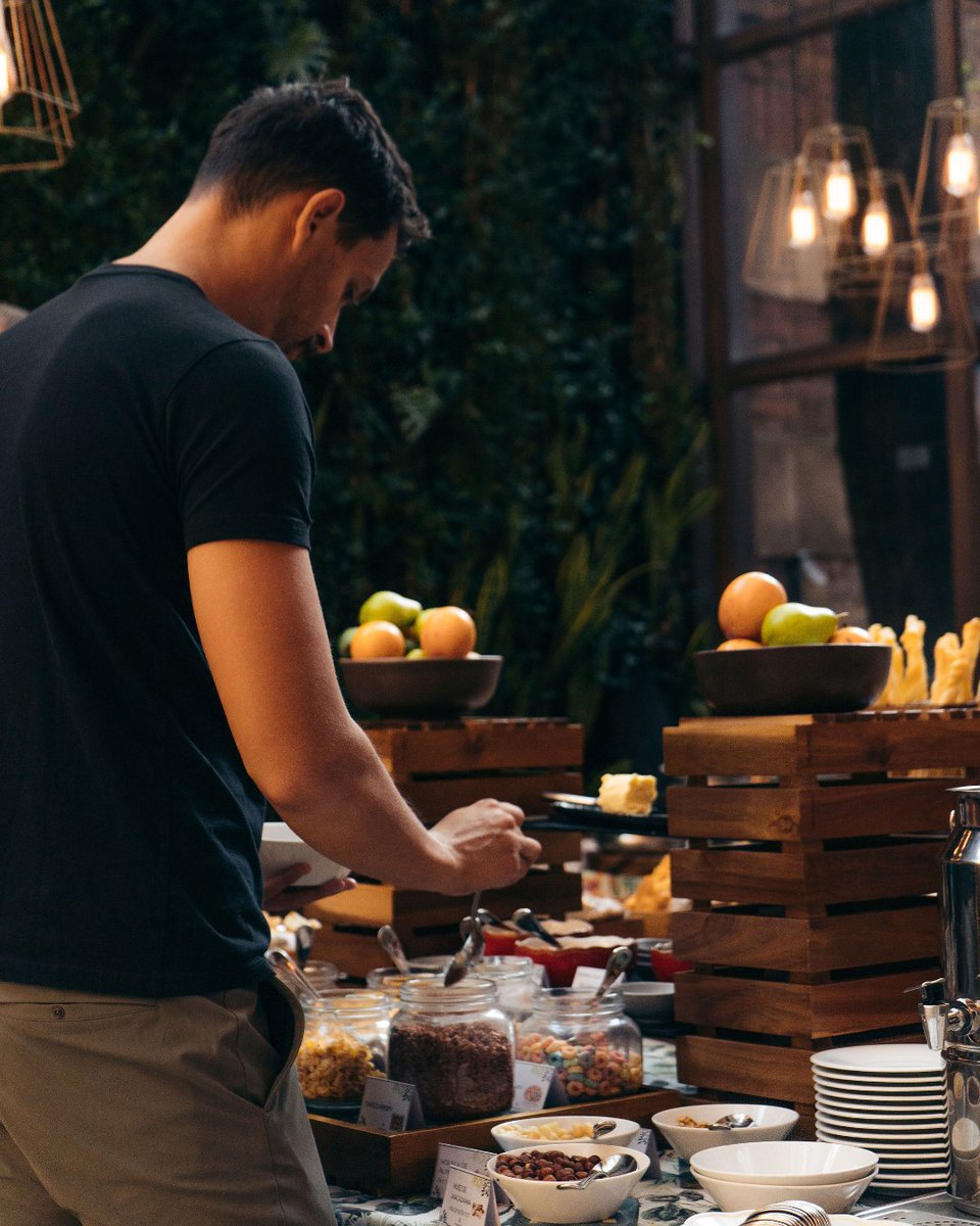 Castanyoles's tweet photo. Ven y disfruta de nuestro delicioso desayuno todos los días en #Castañyoles. ☀️🍉🍳 Encuentra la mejor variedad de panes, huevos, frutas, jamones, quesos y mucho más!
¡Te esperamos! 🧀 🥐 🥞 🍓 

Reserva ☎️  +601 3257918 o en link de la bio. https://t.co/Kxef3r3ALc