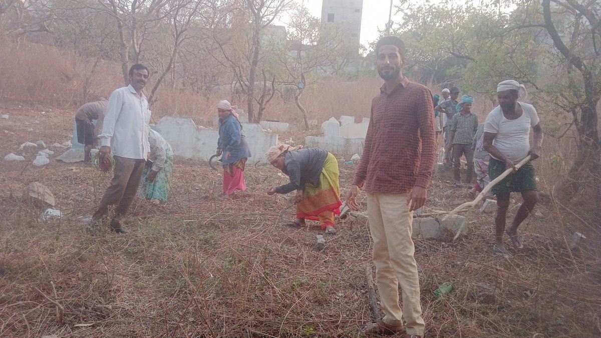 RashedK39148162's tweet photo. Garveyard of Jahanuma Lancer Roshan jerrah. through Ghmc Department on Occasion of Shab-e-Barat. 

On instructions of #Aimim Supremo 
Janab Barrister #Asad_Uddin_Owaisi sahab
#Aimim MLA bahadurpura janab nawab mouzam Khan sahab 
Supervision by 
#Aimim Corporator N S Kunta. https://t.co/ugC9q9TBmG