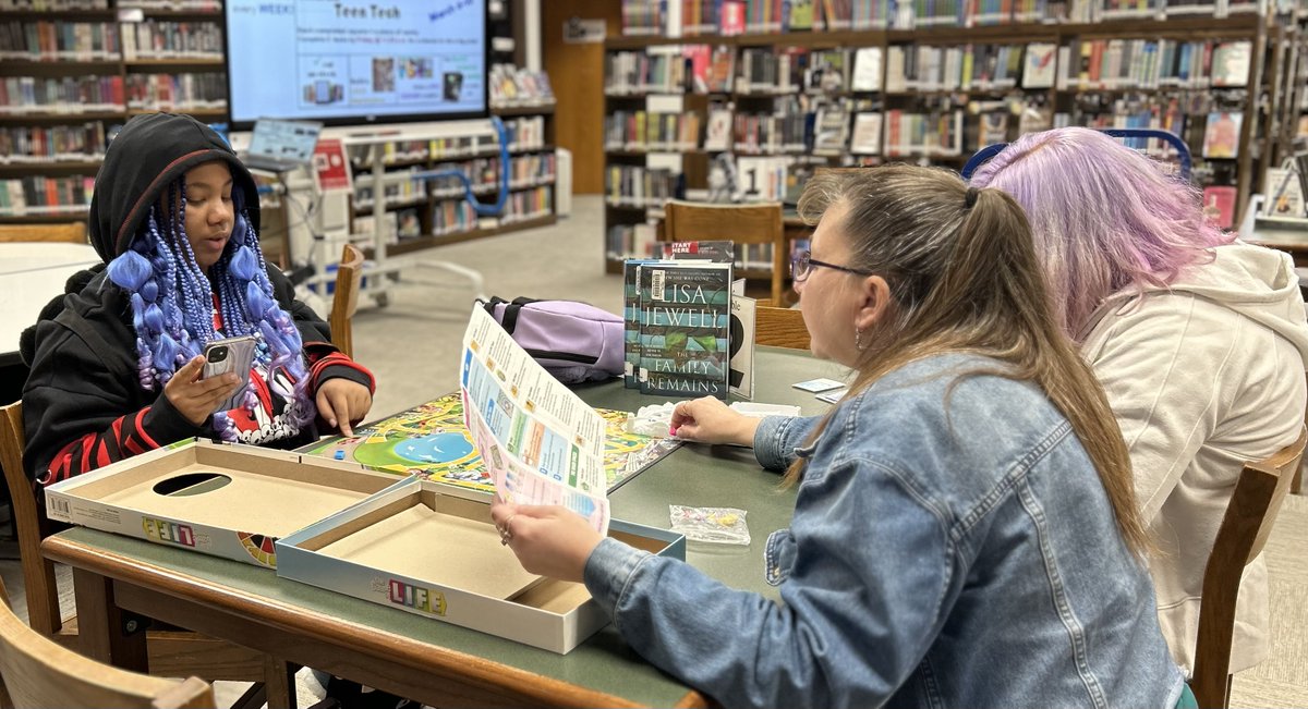 HoltLibrary's tweet image. #TeenTech is off to a good start. Time to unplug &amp;amp; have fun: play a game, build with Legos, create with pipe cleaners. What will you do? #WSDLibraries