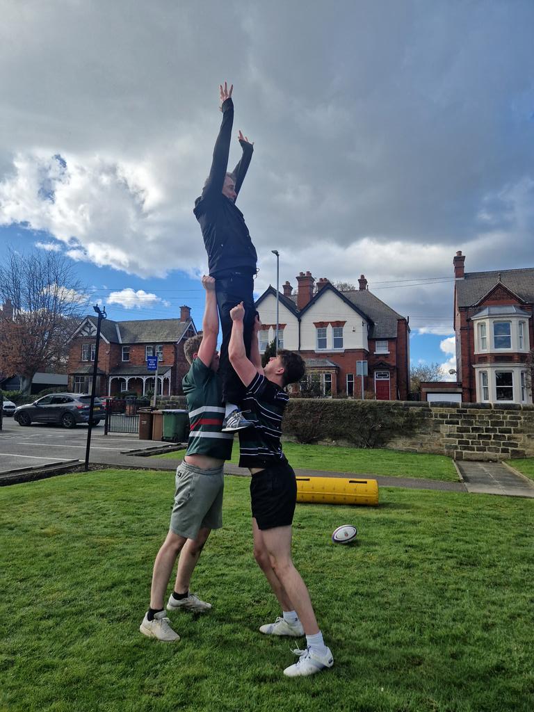 Back_in_Action's tweet image. Going the extra mile for patients in return to contact post shoulder reconstruction #shouldknowbetter