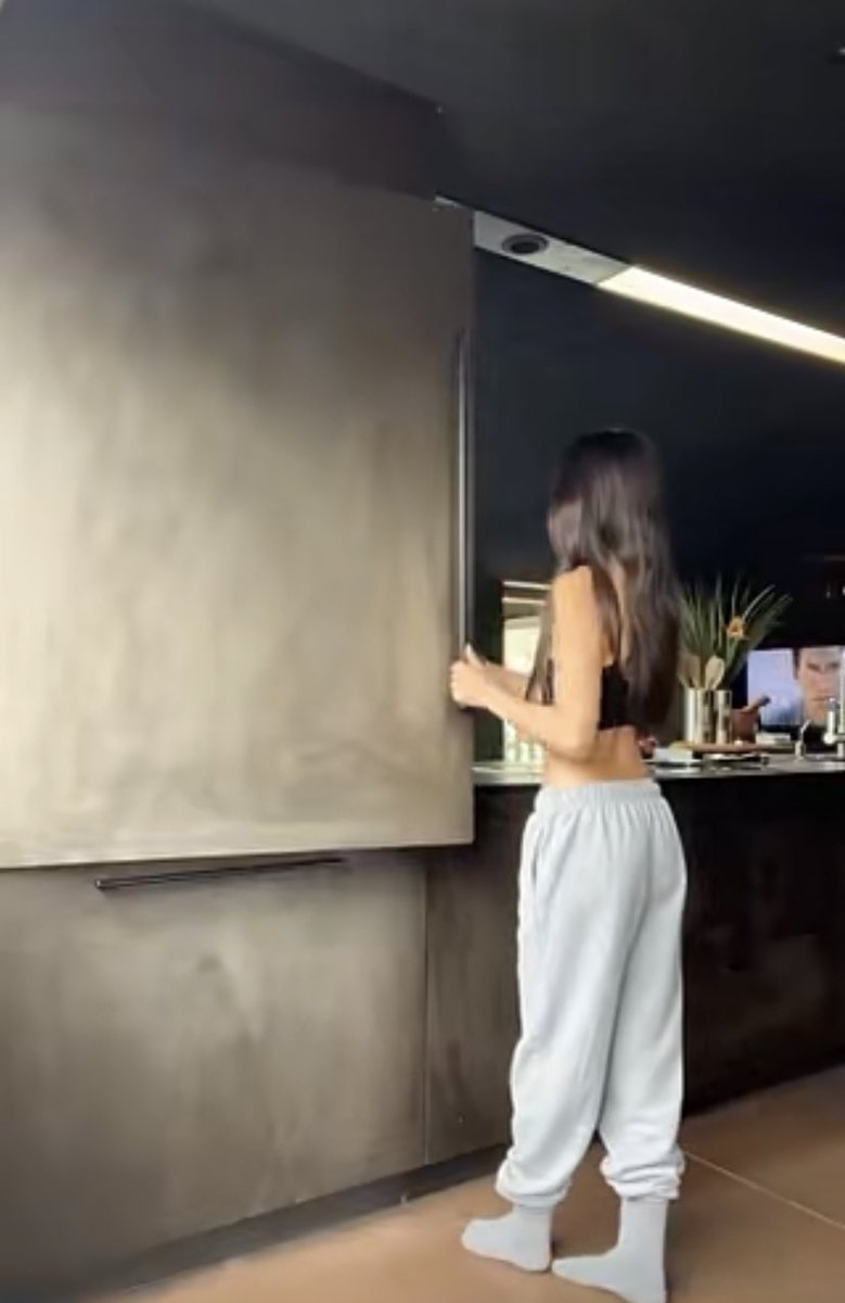 Onu bunu bilmem 🤷🏻‍♀️  nezaman güzelleşeceğiz🤦🏻‍♀️