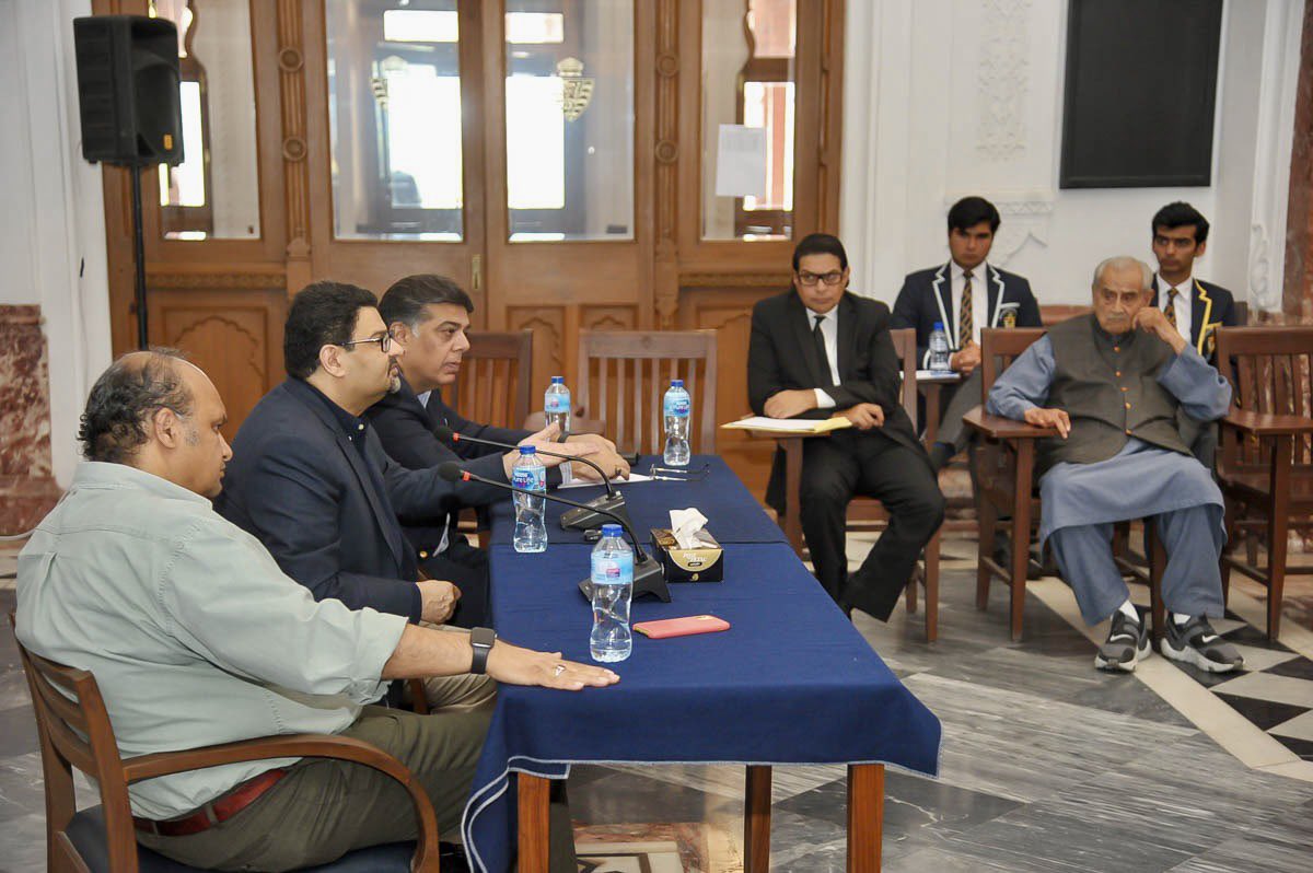 ansukhera's tweet photo. Fantastic day spent at Aitchison College, wd students of A Levels!
Oversaw mock Cabinet meetings on Fed Budget preparation, &amp;
Participated in panel discussion wd Mr Miftah Ismail on the issues of elite capture, inclusiveness, &amp; governance.
Questions by students were v impressive https://t.co/kxsFYDe9S8