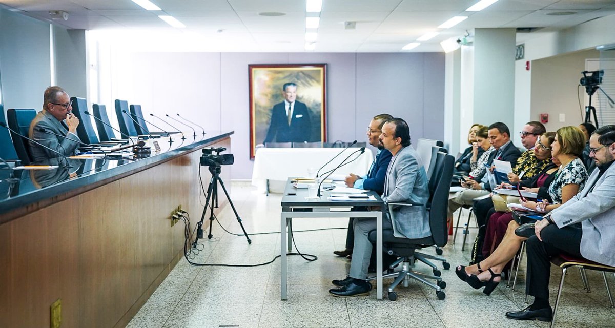 JuanZaragozaPR's tweet photo. La @ComHacienda que preside este servidor da comienzo hoy a las Vistas de Presupuesto. En la misma, se atiende la R. del S. 66 que propone indagar sobre la administración, uso y gasto de los fondos públicos asignados para la producción y publicación de estadísticas de naturaleza económica.

Deponen:  

Junta de Planificación - Julio Lassús Ruiz, Presidente.

Instituto de Estadísticas - Orville Disdier, Director Ejecutivo

Banco de Desarrollo Económico- Luis Alemañy