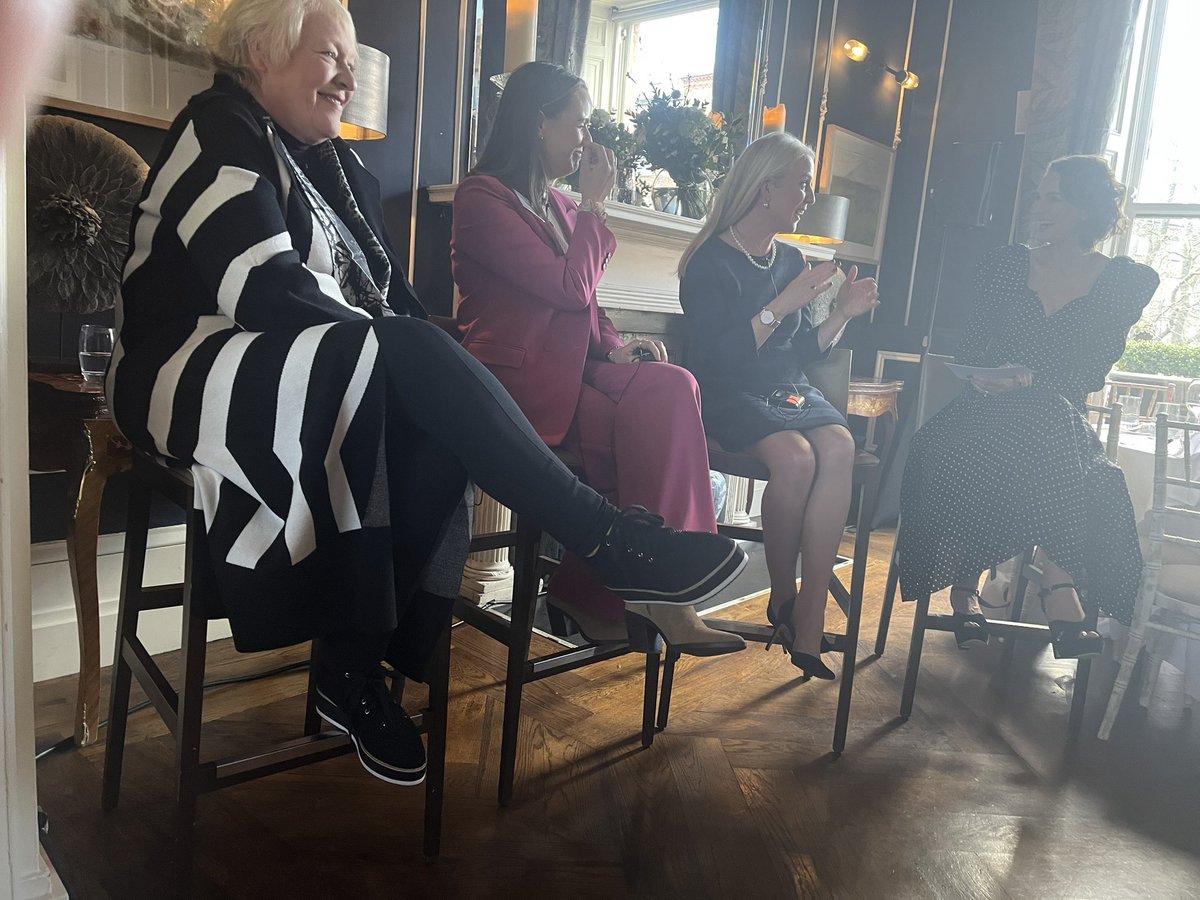 Such a wonderful #iwd event <a href="/GlandoreNetwork/">Glandore</a> Dublin - great to catch-up with <a href="/manniondonna/">Donna Mannion</a> &amp; delighted to meet the team from <a href="/AwakenHub/">AwakenHub</a> - looking forward to hearing from Aine at Riley #hearfromhern