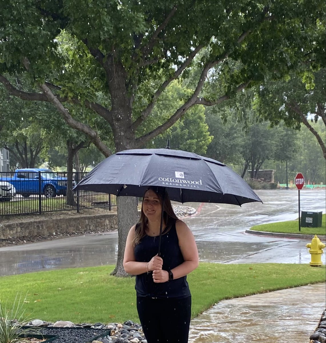 CR_Stonebriar's tweet image. Stonebriar of Frisco staff is here for YOU, rain or shine! Call or text us today at 972-624-9900 about availability and pricing! 😀☔ #stonebriaroffrisco #selfguidedtour #apartments #friscotxapartments