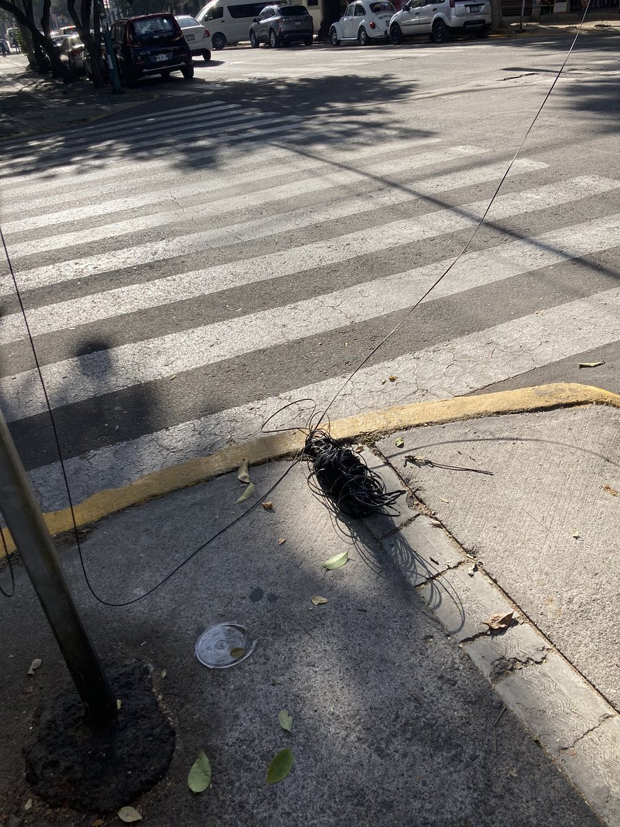 Mirka_Castro's tweet photo. @totalplaymx @TotalplayAyuda @Profeco más de 15 horas sin servicios!!! Cuánto más?!! 😡🤬 https://t.co/H0akfX44qd