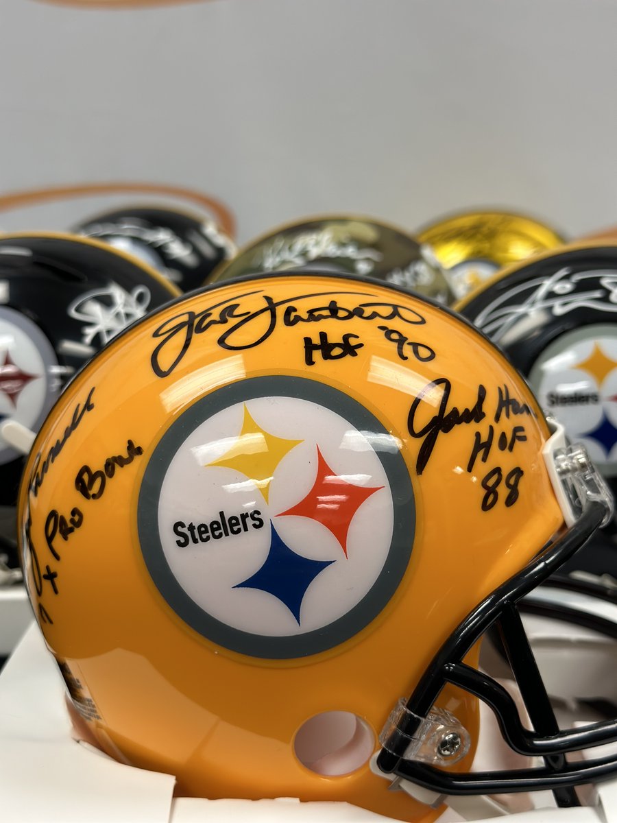 TotalSportsEnt's tweet photo. Who is in the mood for a mini helmet draft today? 🤔 https://t.co/ATYxuC22A8