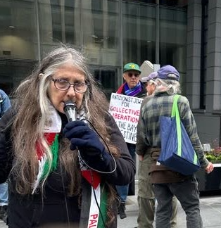 AnarchoZionist's tweet photo. JVP's Lynn Gottlieb does her version of a #Purim Shpiel in front of @IsraelinSF , accusing Israel of genocide, ethnic cleansing, and the collapse of bee colonies worldwide https://t.co/F1WS9dp7gx
