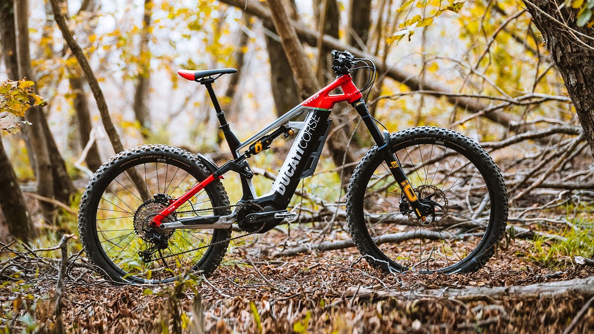 DucatiMotor's tweet photo. Ride and drift against the laws of physics with TK-01 RR!
A 12-speed drivetrain e-MTB for infinite ways to enjoy rugged trails. Discover more: https://t.co/bMARCPj5bc
#TK01RR https://t.co/at2AcolGO0