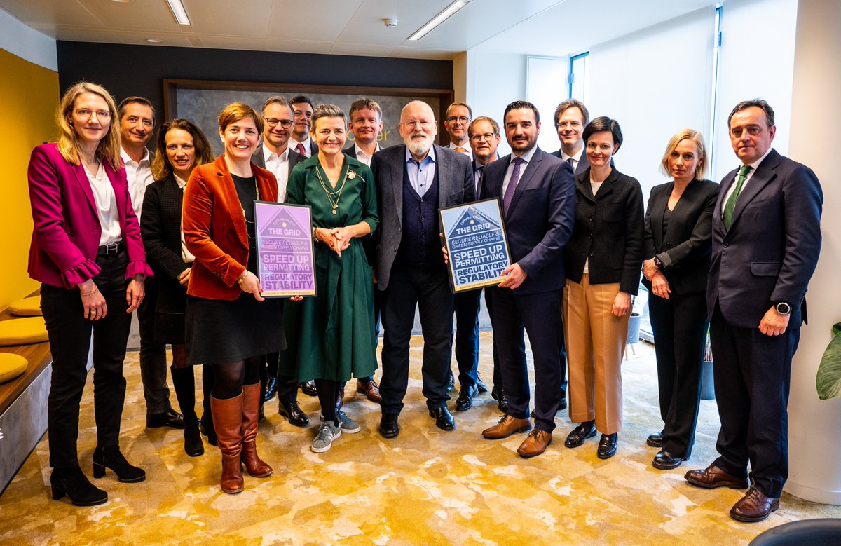 SolarPowerEU's tweet photo. Ahead of next week's @EU_Commission proposal on Net-Zero Industry Act, it is great to be joined by VP @Vestager for our #EUSolarCEOForum☀️
We continue the well-timed #SolarWeek discussions on the Green Deal Industrial Plan, and #digitalisation of the energy sector💻 https://t.co/Nmbl7ijoMJ
