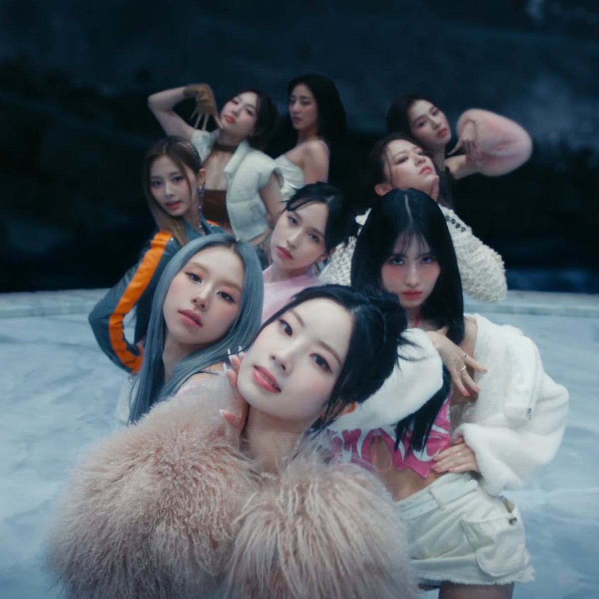 godmitzu's tweet photo. THE POWER OF THIS 9WICE FORMATION?? https://t.co/35zJZgK84h