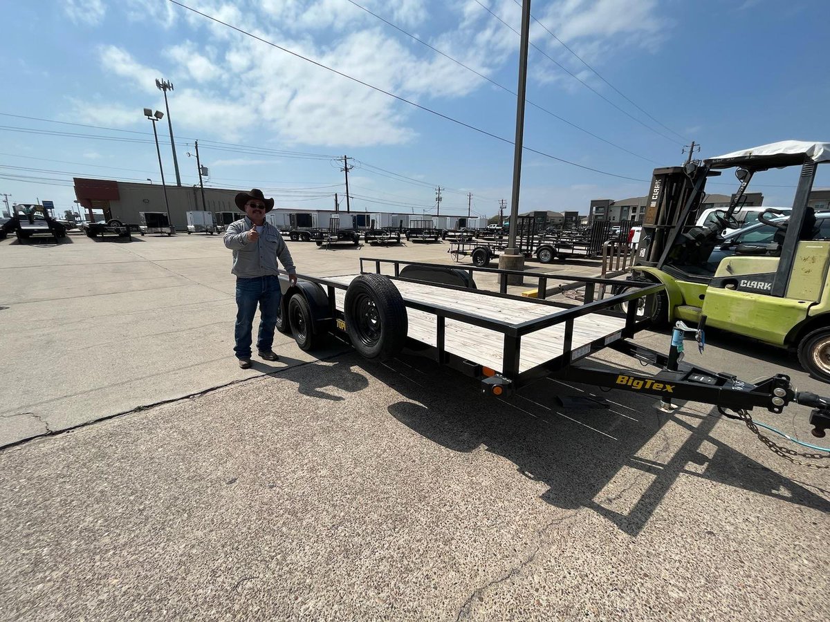 TheTaggartGroup's tweet image. A big congrats to Mr. Charles on your new BigTex 70pi-18 and to Mr. Galicia on your new BigTex 14LP-14 trailer.  Thanks for shopping at The Taggart Group! 

#bigtextrailers #dumptrailer #utilitytrailer #trailersforsale #wehavealargeselectionoftrailers #portlandtx