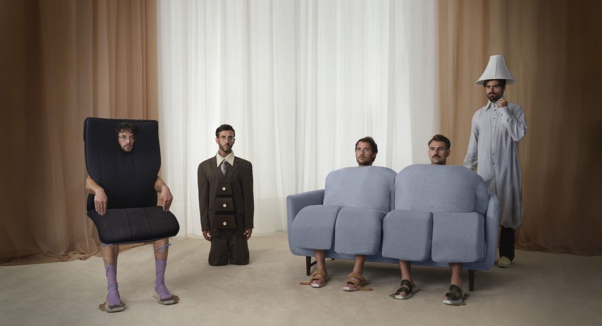 Avec le tout nouveau «Jazz Futon», <a href="/valairevalaire/">VALAIRE</a> déplace le party de la plage au salon. <a href="/LuisClavis/">Luis Clavis</a> revient sur la carrière du groupe et la création de ce tout nouvel opus! 🕺 

📲: qubmusique.app.link/76sDWw4zYxb

#valaire #jazzfuton #musiquedici #culturedici #QUBmusique