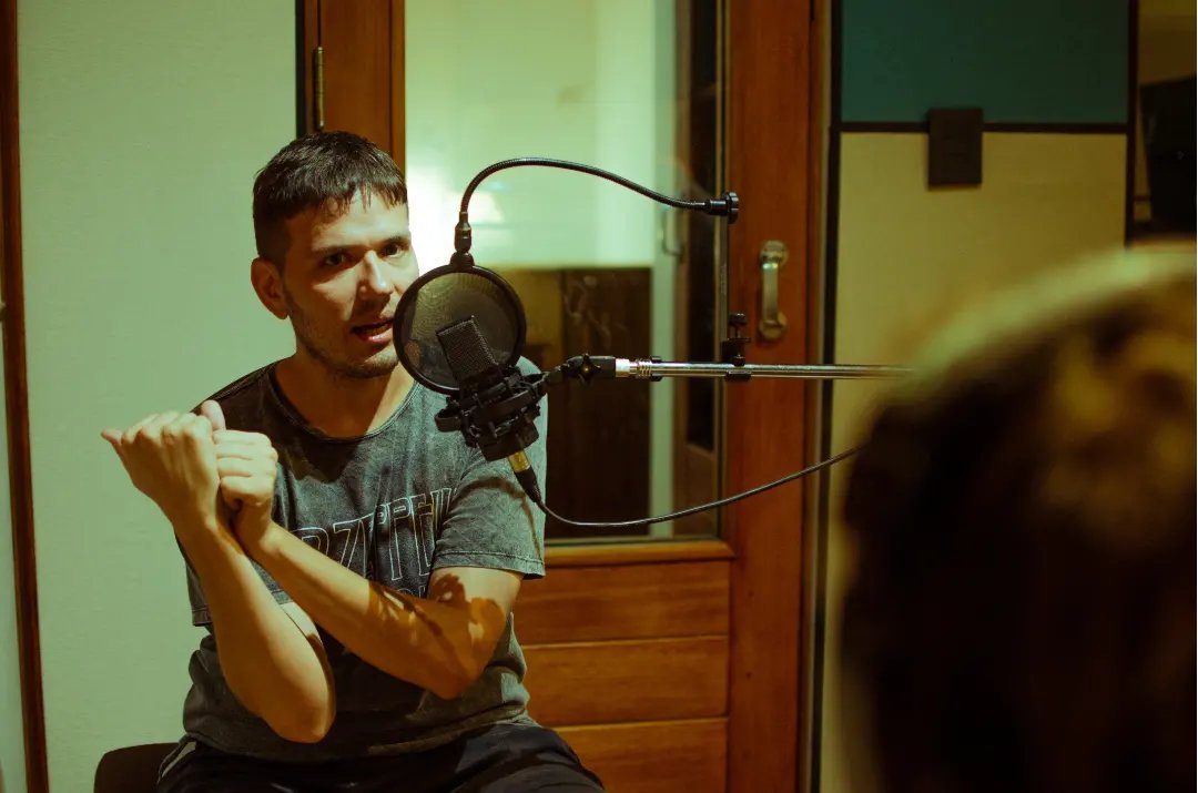 carlitosmilanga's tweet image. El jueves lanzamos nuevo podcast en esta oportunidad hablé con Andy Pallero de Pobre Johnny,radio Gen y Park. Hablamos de la mutación de la radio.Este podcast fue grabado en @MayaStudio
por @luisprimomix 
Foto Fátima Juarez